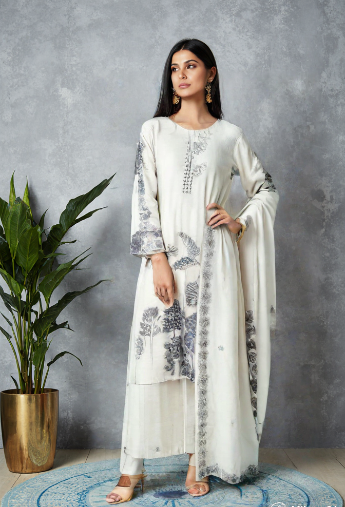 Suit embroided (white)